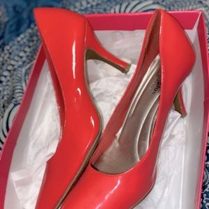 Coral heel size 11